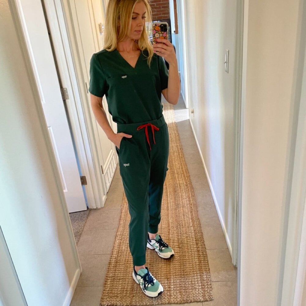 Lago Scrub Set (similar to FIGS) -- HUNTER GREEN (M/L)